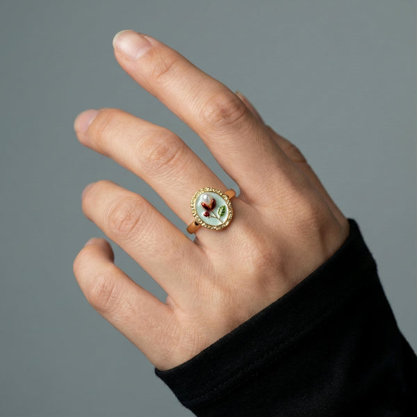 Floral cameo ring gold tone