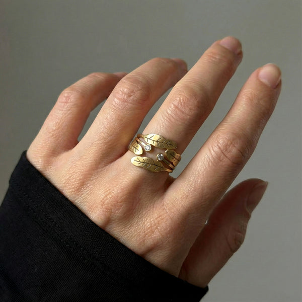 Minimal leaf design ring Evvara Vogue