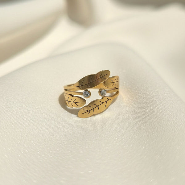 Leaf motif adjustable ring gold tone