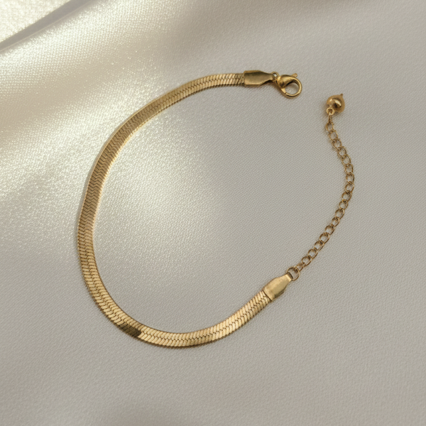 Elegant gold look bracelet anti tarnish