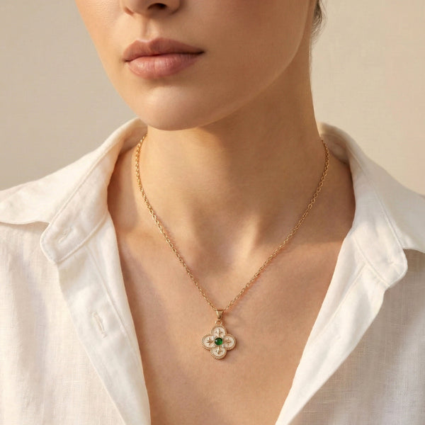 Emerald green clover pendant necklace 